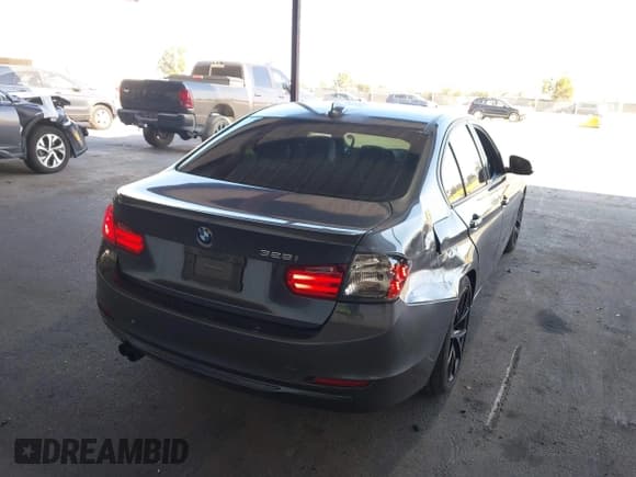 ✅ 2013 BMW 3 Series 328i • VIN: WBA3C1G55DNR46385 • Lot: 43216571. Wystawiony na IAAI z przebiegiem 110 508 mil. Bezpłatny archiwum sprzedaży aukcyjnych z USA i szczegółowy raport historii pojazdu na DreamBid. Zdjęcie 4.