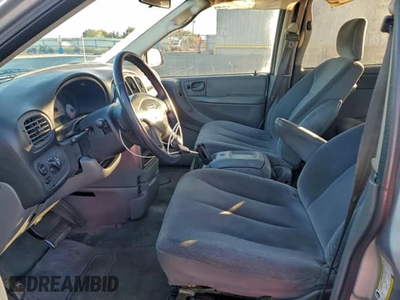 ✅ 2005 Chrysler Town & Country Touring • VIN: 2C4GP54L05R469663 • Lot: 96040405. Listed on Copart with 200,181 mi. Free auction sales archive from the USA and detailed vehicle history report at DreamBid. Image 7.