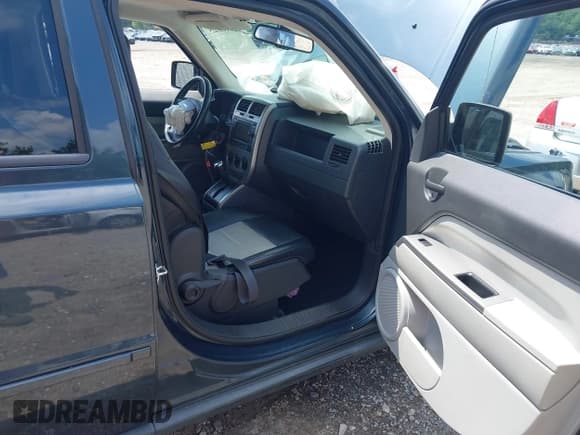 ✅ 2007 Jeep Patriot Limited • VIN: 1J8FT48W37D285614 • Lot: 42616625. Listed on IAAI with 113,502 mi. Free auction sales archive from the USA and detailed vehicle history report at DreamBid. Image 5.