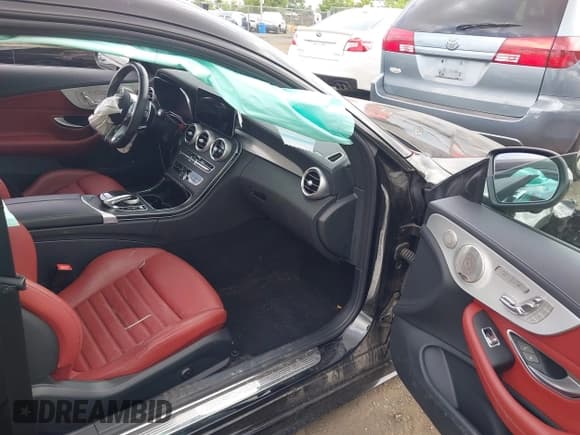 ✅ 2022 Mercedes-Benz C 43 AMG • VIN: W1KWJ6EB5NG115363 • Lot: 42725260. Wystawiony na IAAI z przebiegiem 22 685 mil. Bezpłatny archiwum sprzedaży aukcyjnych z USA i szczegółowy raport historii pojazdu na DreamBid. Zdjęcie 5.