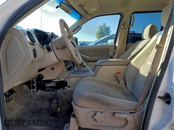 ✅ 2007 Ford Explorer XLT • VIN: 1FMEU73E97UB03992 • Lot: 95802465. Listed on Copart with 137,194 mi. Free auction sales archive from the USA and detailed vehicle history report at DreamBid. Image 7.