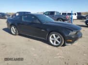 ✅ 2011 Ford Mustang GT Premium • VIN: 1ZVBP8CFXB5130728 • Лот: 91197345. Опубликован ранее на Copart с пробегом 75 737 миль. Бесплатный доступ к архиву аукционных продаж из США и подробный отчёт об истории автомобиля на DreamBid. Изображение 4.