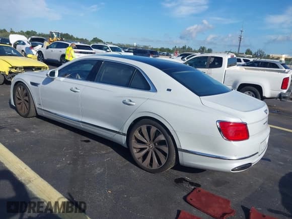 ✅ 2020 Bentley Flying Spur W12 • VIN: SCBBB6ZG7LC080974 • Lot: 43296914. Wystawiony na IAAI z przebiegiem 16 621 mil. Bezpłatny archiwum sprzedaży aukcyjnych z USA i szczegółowy raport historii pojazdu na DreamBid. Zdjęcie 3.