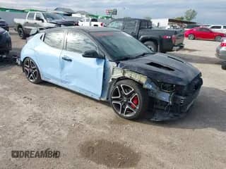 2020 Hyundai Veloster z VIN KMHT36AH2LU003647, wystawiony jako IAAI lot #41060783 z przebiegiem 101 637 mil mil oraz . Historia ofert i sprzedaży dostępna na DreamBid. Obrazek 1.