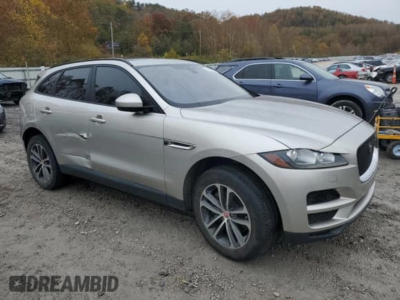 ✅ 2017 Jaguar F-Pace 35t Premium • VIN: SADCJ2BV6HA085855 • Lot: 90569765. Wystawiony na Copart z przebiegiem 99 304 mil. Bezpłatny archiwum sprzedaży aukcyjnych z USA i szczegółowy raport historii pojazdu na DreamBid. Zdjęcie 4.