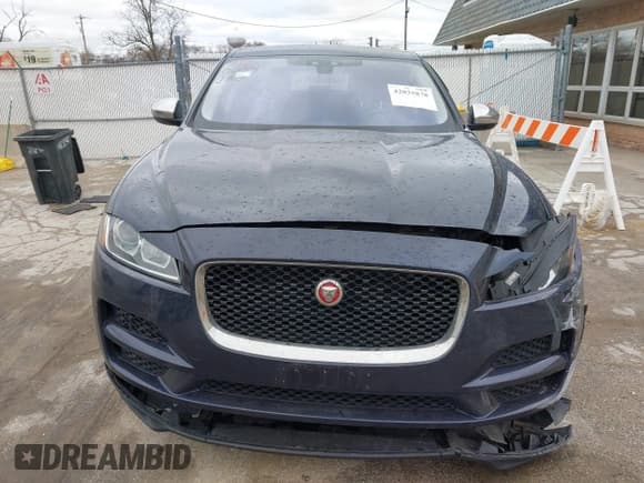 ✅ 2017 Jaguar F-Pace 35t • VIN: SADCS2BV5HA068252 • Lot: 42035878. Wystawiony na IAAI z przebiegiem 74 046 mil. Bezpłatny archiwum sprzedaży aukcyjnych z USA i szczegółowy raport historii pojazdu na DreamBid. Zdjęcie 12.