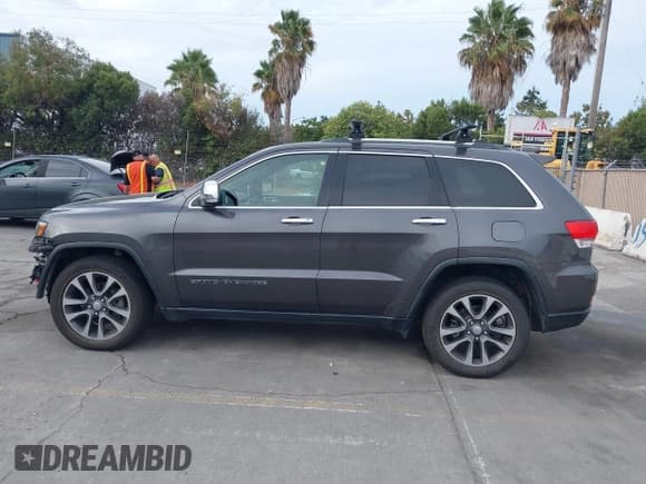 ✅ 2018 Jeep Grand Cherokee Limited • VIN: 1C4RJFBG5JC139977 • Lot: 43325810. Wystawiony na IAAI z przebiegiem 124 176 mil. Bezpłatny archiwum sprzedaży aukcyjnych z USA i szczegółowy raport historii pojazdu na DreamBid. Zdjęcie 15.