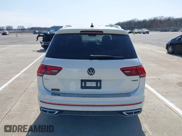 ✅ 2022 Volkswagen Tiguan SEL R-Line • VIN: 3VV4B7AX5NM109074 • Lot: 41811750. Wystawiony na IAAI z przebiegiem 29 069 mil. Bezpłatny archiwum sprzedaży aukcyjnych z USA i szczegółowy raport historii pojazdu na DreamBid. Zdjęcie 17.