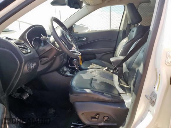 ✅ 2019 Jeep Compass Limited • VIN: 3C4NJDCB9KT650037 • Лот: 82364895. Опубликован ранее на Copart с пробегом 95 895 миль. Бесплатный доступ к архиву аукционных продаж из США и подробный отчёт об истории автомобиля на DreamBid. Изображение 7.