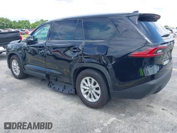 ✅ 2025 Toyota Highlander XLE • VIN: 5TDAAAA5XSS023593 • Лот: 42739964. Опубликован ранее на IAAI с пробегом 7 961 миль. Бесплатный доступ к архиву аукционных продаж из США и подробный отчёт об истории автомобиля на DreamBid. Изображение 3.