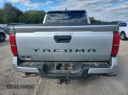 ✅ 2024 Toyota Tacoma SR5 • VIN: 3TYLB5JNXRT033696 • Lot: 90677615. Wystawiony na Copart z przebiegiem 32 732 mil. Bezpłatny archiwum sprzedaży aukcyjnych z USA i szczegółowy raport historii pojazdu na DreamBid. Zdjęcie 6.