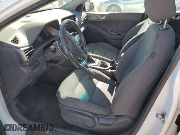 2020 Hyundai Ioniq SE с VIN KMHC65LD0LU223140, выставлен на аукционе Copart как лот 76121704 с пробегом 80 570 миль миль и Списание • Salvage title. История ставок и продаж доступна на DreamBid. Изображение 7.