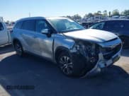 ✅ 2022 Toyota Highlander XLE • VIN: 5TDHZRAH9NS133927 • Lot: 43465979. Wystawiony na IAAI z przebiegiem 25 544 mil. Bezpłatny archiwum sprzedaży aukcyjnych z USA i szczegółowy raport historii pojazdu na DreamBid. Zdjęcie 1.