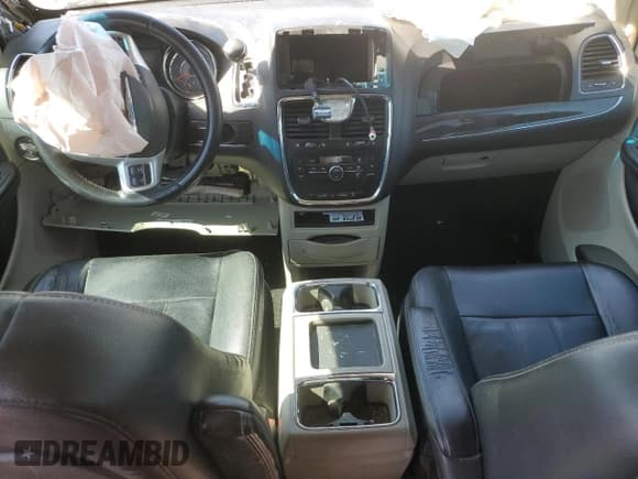 ✅ 2016 Chrysler Town & Country Touring • VIN: 2C4RC1BGXGR301180 • Lot: 80942375. Wystawiony na Copart z przebiegiem Nie podano. Bezpłatny archiwum sprzedaży aukcyjnych z USA i szczegółowy raport historii pojazdu na DreamBid. Zdjęcie 8.