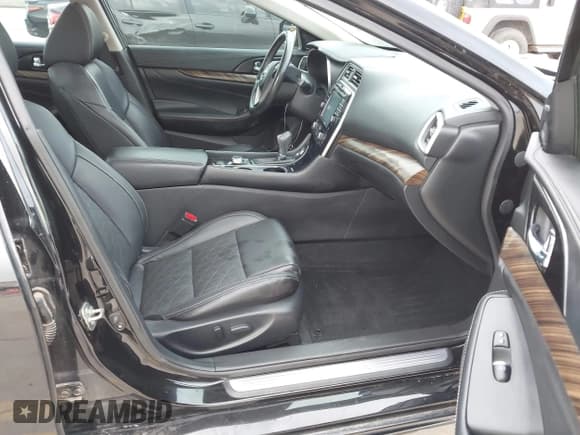 ✅ 2017 Nissan Maxima SV • VIN: 1N4AA6AP0HC450683 • Lot: 42101171. Wystawiony na IAAI z przebiegiem 105 894 mil. Bezpłatny archiwum sprzedaży aukcyjnych z USA i szczegółowy raport historii pojazdu na DreamBid. Zdjęcie 5.