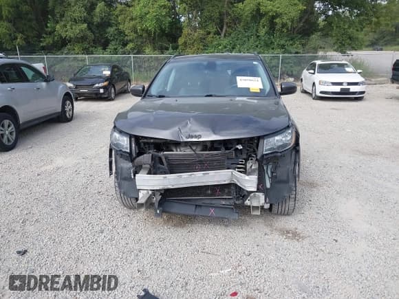 ✅ 2019 Jeep Compass Latitude • VIN: 3C4NJDBB6KT723835 • Lot: 43058624. Listed on IAAI with 135,030 mi. Free auction sales archive from the USA and detailed vehicle history report at DreamBid. Image 13.