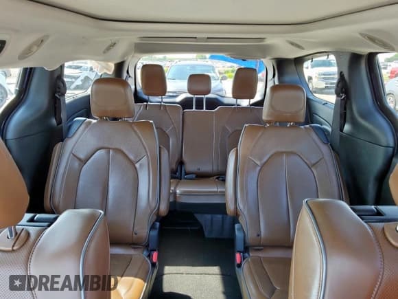 ✅ 2017 Chrysler Pacifica Limited • VIN: 2C4RC1GG4HR591720 • Лот: 81311395. Опубликован ранее на Copart с пробегом 108 639 миль. Бесплатный доступ к архиву аукционных продаж из США и подробный отчёт об истории автомобиля на DreamBid. Изображение 10.