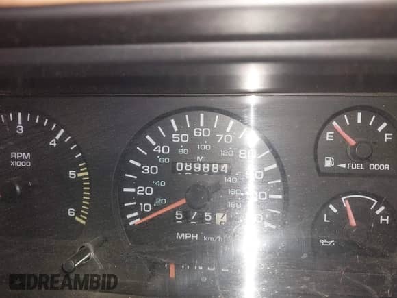 1994 Dodge Dakota z VIN 1B7GG23X0RS575506, wystawiony jako IAAI lot #40965226 z przebiegiem 89 884 mil mil oraz . Historia ofert i sprzedaży dostępna na DreamBid. Obrazek 15.