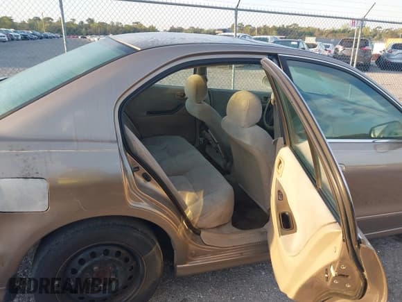 ✅ 2002 Mitsubishi Galant ES • VIN: 4A3AA46G82E159087 • Lot: 41862347. Listed on IAAI with Not provided. Free auction sales archive from the USA and detailed vehicle history report at DreamBid. Image 8.