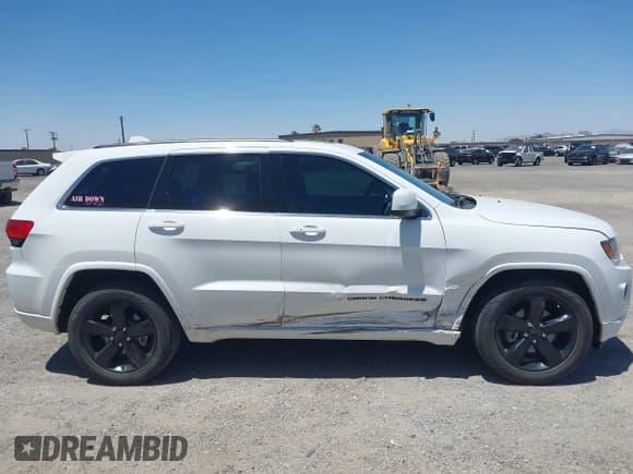 ✅ 2015 Jeep Grand Cherokee Altitude • VIN: 1C4RJEAG1FC242431 • Lot: 42625796. Listed on IAAI with 159,277 mi. Free auction sales archive from the USA and detailed vehicle history report at DreamBid. Image 13.