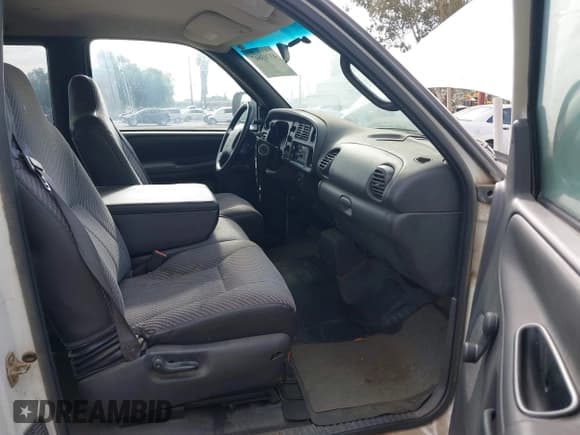 ✅ 2001 Dodge 1500 • VIN: 3B7HC12YX1G199218 • Лот: 43703847. Опубликован ранее на IAAI с пробегом 136 033 миль. Бесплатный доступ к архиву аукционных продаж из США и подробный отчёт об истории автомобиля на DreamBid. Изображение 5.