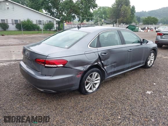 ✅ 2020 Volkswagen Passat SE • VIN: 1VWWA7A34LC011947 • Lot: 42713519. Listed on IAAI with 58,681 mi. Free auction sales archive from the USA and detailed vehicle history report at DreamBid. Image 4.