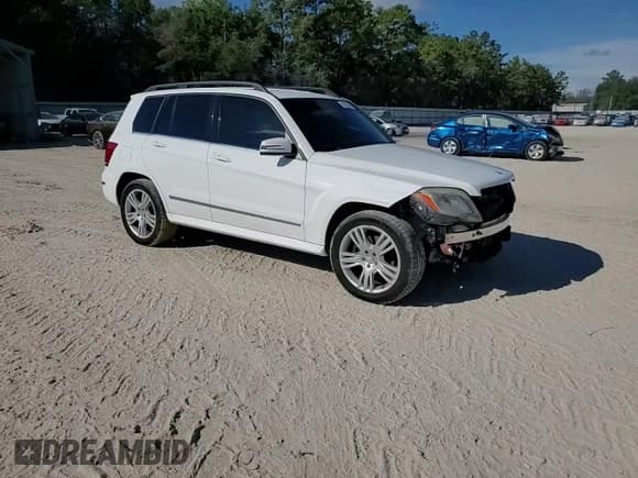 ✅ 2014 Mercedes-Benz GLK 250 • VIN: WDCGG0EBXEG287831 • Lot: 81509475. Listed on Copart with 111,829 mi. Free auction sales archive from the USA and detailed vehicle history report at DreamBid. Image 15.
