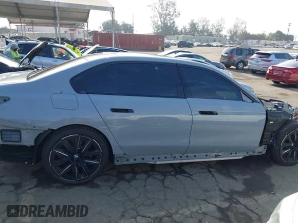 ✅ 2025 BMW i7 eDrive50 • VIN: WBY43EJ04SCT76687 • Lot: 42987154. Listed on IAAI with 6,358 mi. Free auction sales archive from the USA and detailed vehicle history report at DreamBid. Image 14.