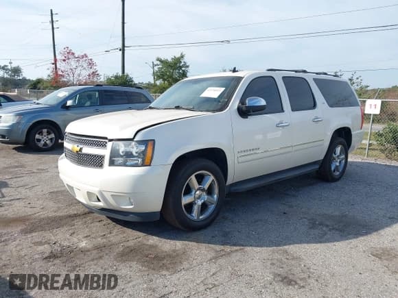 ✅ 2013 Chevrolet Suburban LTZ • VIN: 1GNSKKE78DR151262 • Lot: 43770923. Listed on IAAI with 186,049 mi. Free auction sales archive from the USA and detailed vehicle history report at DreamBid. Image 17.