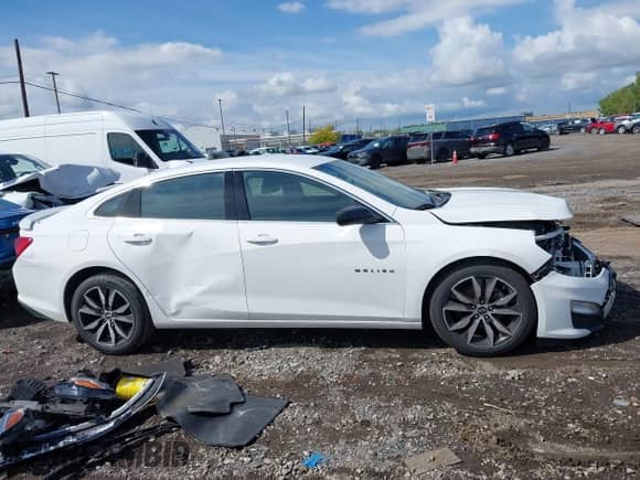 2020 Chevrolet Malibu RS z VIN 1G1ZG5ST7LF137843, wystawiony jako IAAI lot #43269832 z przebiegiem 83 006 mil mil oraz . Historia ofert i sprzedaży dostępna na DreamBid. Obrazek 13.