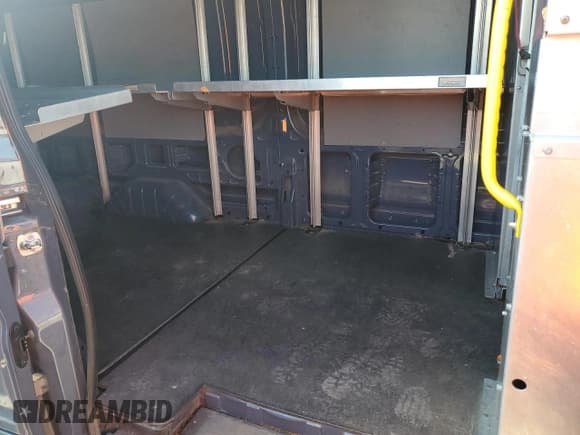 ✅ 2020 Ford Transit Cargo • VIN: 1FTBR3X80LKA28630 • Lot: 81219295. Wystawiony na Copart z przebiegiem 123 877 mil. Bezpłatny archiwum sprzedaży aukcyjnych z USA i szczegółowy raport historii pojazdu na DreamBid. Zdjęcie 11.