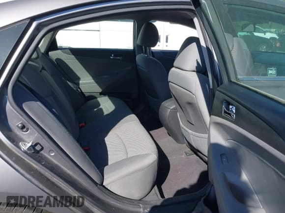 ✅ 2011 Hyundai Sonata GLS • VIN: 5NPEB4AC9BH228889 • Lot: 43284088. Listed on IAAI with 218,415 mi. Free auction sales archive from the USA and detailed vehicle history report at DreamBid. Image 8.