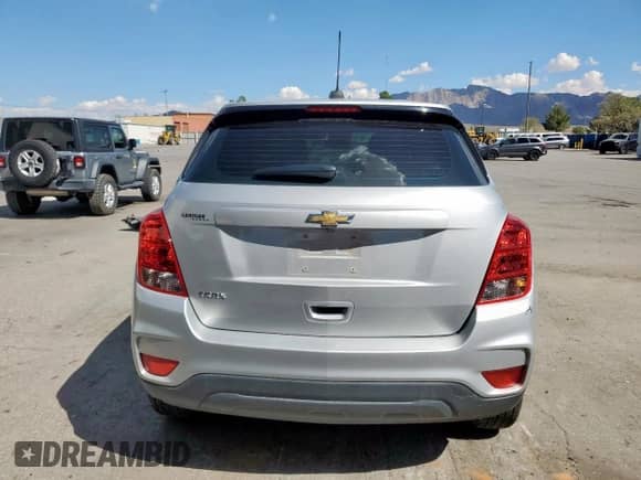 2018 Chevrolet Trax LS z VIN 3GNCJKSB1JL237743, wystawiony jako Copart lot #81329025 z przebiegiem 57 945 mil mil oraz Szkoda całkowita • Salvage title. Historia ofert i sprzedaży dostępna na DreamBid. Obrazek 6.