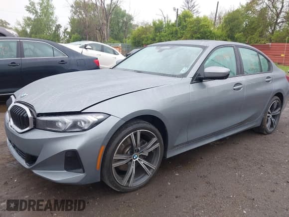 ✅ 2023 BMW 3 Series 330i xDrive • VIN: 3MW89FF01P8D20900 • Lot: 42311097. Listed on IAAI with 28,197 mi. Free auction sales archive from the USA and detailed vehicle history report at DreamBid. Image 17.