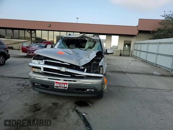 ✅ 2005 Chevrolet Suburban LT • VIN: 1GNFK16Z35J194533 • Lot: 48653215. Wystawiony na Copart z przebiegiem Nie podano. Bezpłatny archiwum sprzedaży aukcyjnych z USA i szczegółowy raport historii pojazdu na DreamBid. Zdjęcie 12.