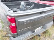 ✅ 2019 Chevrolet Silverado 1500 LT • VIN: 3GCPYDEK1KG242867 • Lot: 41342133. Wystawiony na IAAI z przebiegiem 119 442 mil. Bezpłatny archiwum sprzedaży aukcyjnych z USA i szczegółowy raport historii pojazdu na DreamBid. Zdjęcie 17.