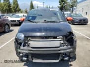 ✅ 2017 FIAT 500e • VIN: 3C3CFFGEXHT557761 • Lot: 63722904. Wystawiony na Copart z przebiegiem 38 774 mil. Bezpłatny archiwum sprzedaży aukcyjnych z USA i szczegółowy raport historii pojazdu na DreamBid. Zdjęcie 5.