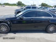 ✅ 2016 Mercedes-Benz C 300 • VIN: 55SWF4JB9GU169458 • Lot: 42594453. Wystawiony na IAAI z przebiegiem 171 688 mil. Bezpłatny archiwum sprzedaży aukcyjnych z USA i szczegółowy raport historii pojazdu na DreamBid. Zdjęcie 14.
