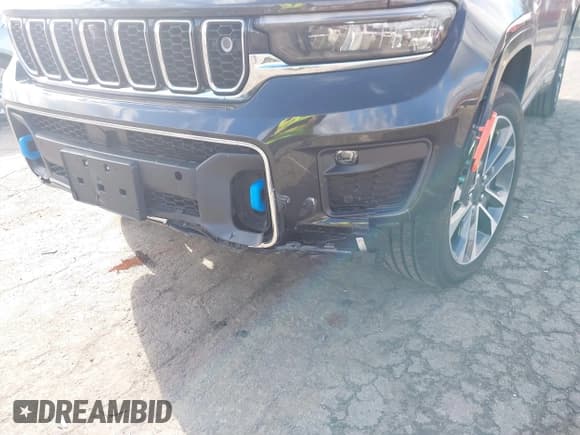 ✅ 2023 Jeep Grand Cherokee Overland • VIN: 1C4RJYD66PC579229 • Lot: 41225198. Listed on IAAI with 14,468 mi. Free auction sales archive from the USA and detailed vehicle history report at DreamBid. Image 17.