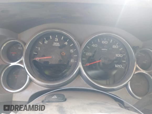 ✅ 2011 Chevrolet Silverado 2500HD • VIN: 1GB2KVCG0BZ409840 • Lot: 42944133. Wystawiony na IAAI z przebiegiem Nie podano. Bezpłatny archiwum sprzedaży aukcyjnych z USA i szczegółowy raport historii pojazdu na DreamBid. Zdjęcie 7.