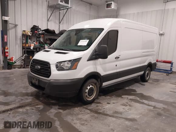 ✅ 2019 Ford Transit Cargo • VIN: 1FTYE2CGXKKA35970 • Lot: 43721501. Wystawiony na IAAI z przebiegiem 80 341 mil. Bezpłatny archiwum sprzedaży aukcyjnych z USA i szczegółowy raport historii pojazdu na DreamBid. Zdjęcie 19.