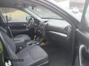 ✅ 2011 Kia Sorento LX • VIN: 5XYKT3A14BG096124 • Lot: 43445665. Wystawiony na IAAI z przebiegiem 156 420 mil. Bezpłatny archiwum sprzedaży aukcyjnych z USA i szczegółowy raport historii pojazdu na DreamBid. Zdjęcie 5.