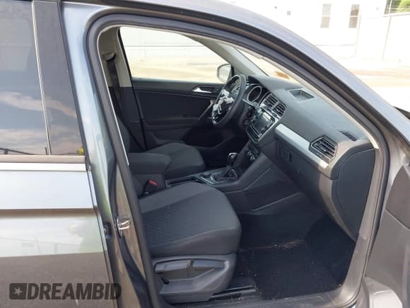 ✅ 2018 Volkswagen Tiguan S • VIN: 3VV0B7AX5JM108306 • Lot: 42741783. Listed on IAAI with 71,040 mi. Free auction sales archive from the USA and detailed vehicle history report at DreamBid. Image 5.