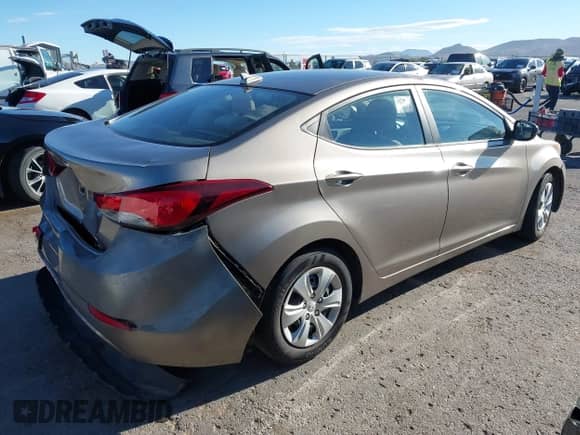 2016 Hyundai Elantra SE с VIN 5NPDH4AE5GH698338, выставлен на аукционе IAAI как лот 43269288 с пробегом 143 861 миль миль и . История ставок и продаж доступна на DreamBid. Изображение 4.