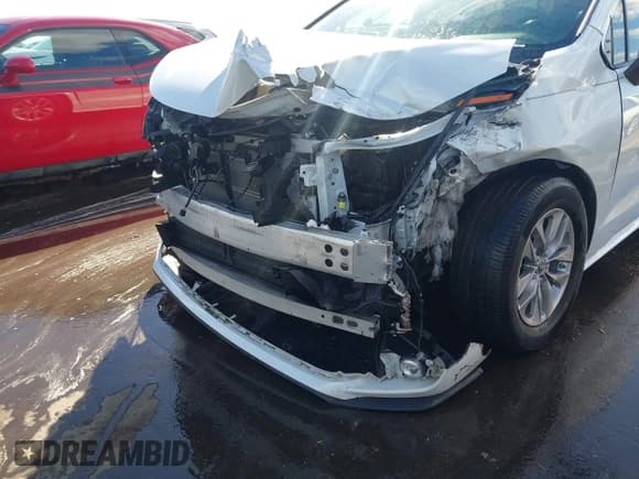 ✅ 2022 Toyota Sienna XLE • VIN: 5TDYRKEC0NS087877 • Lot: 43385541. Listed on IAAI with 102,212 mi. Free auction sales archive from the USA and detailed vehicle history report at DreamBid. Image 6.