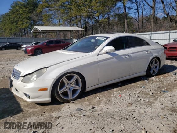 ✅ 2008 Mercedes-Benz CLS 550 • VIN: WDDDJ72X68A126957 • Лот: 42029095. Опубликован ранее на Copart с пробегом 123 907 миль. Бесплатный доступ к архиву аукционных продаж из США и подробный отчёт об истории автомобиля на DreamBid. Изображение 1.
