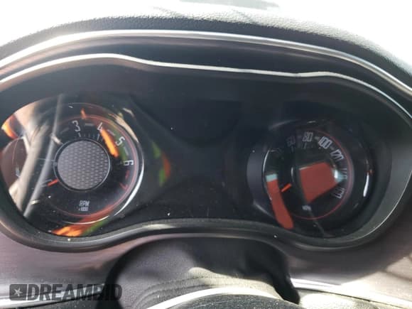 ✅ 2018 Dodge Challenger SXT Plus • VIN: 2C3CDZAGXJH334023 • Lot: 45637473. Wystawiony na Copart z przebiegiem Nie podano. Bezpłatny archiwum sprzedaży aukcyjnych z USA i szczegółowy raport historii pojazdu na DreamBid. Zdjęcie 9.