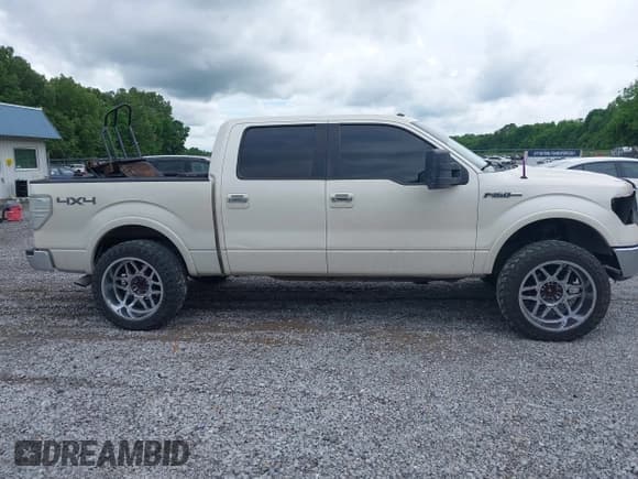 ✅ 2009 Ford F-150 XL • VIN: 1FTPW14VX9KB41670 • Lot: 42246163. Listed on IAAI with 214,499 mi. Free auction sales archive from the USA and detailed vehicle history report at DreamBid. Image 14.