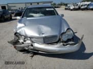 ✅ 2003 Mercedes-Benz C 240 • VIN: WDBRF81JX3F359254 • Lot: 68392055. Wystawiony na Copart z przebiegiem Nie podano. Bezpłatny archiwum sprzedaży aukcyjnych z USA i szczegółowy raport historii pojazdu na DreamBid. Zdjęcie 5.