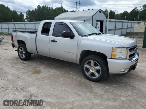 ✅ 2011 Chevrolet Silverado 1500 LT • VIN: 1GCRKSE31BZ283524 • Lot: 68479694. Listed on Copart with 122,843 mi. Free auction sales archive from the USA and detailed vehicle history report at DreamBid. Image 4.